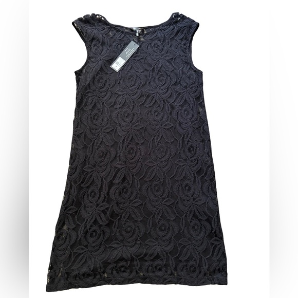 Daisy Fuentes Dresses & Skirts - NWT Daisy Fuentes Size Medium Lace Dress